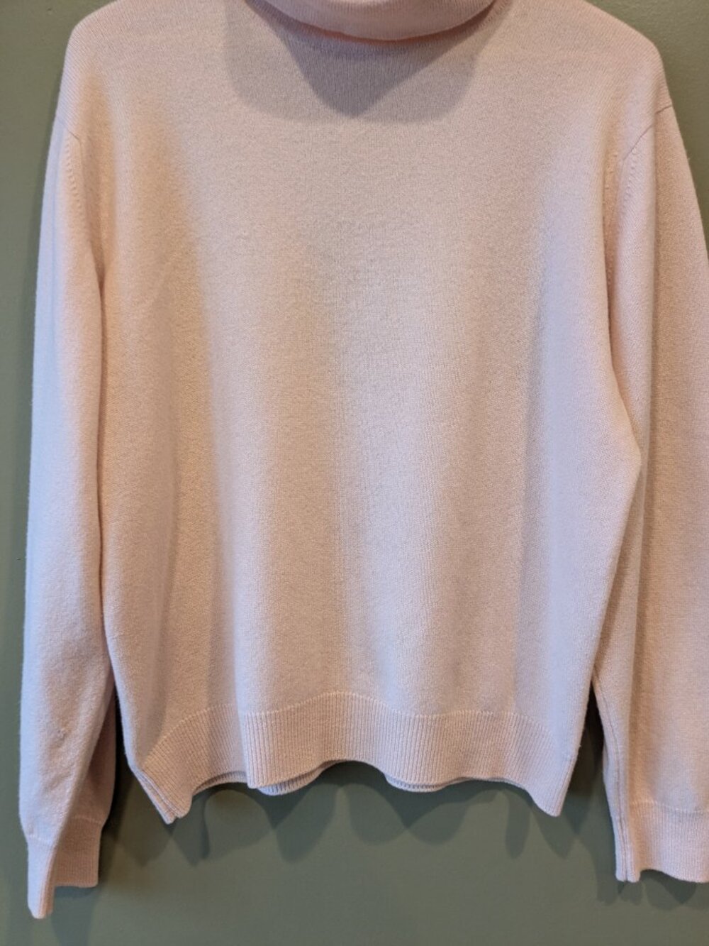 Pringle Scotland 100% Cashmere Soft Pink Roll Turtleneck Sweater Md/Lg Heritage - Picture 3 of 15